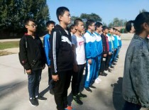 某校八年级二班的同学