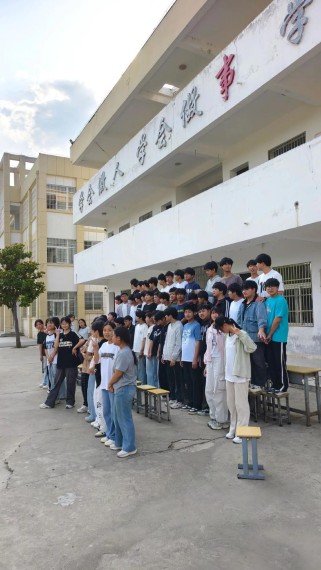 毕业在即 九年级某班