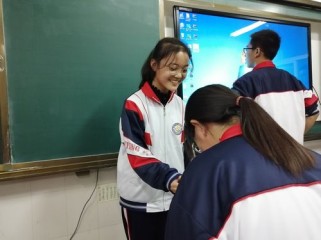 九年级二班综合有何特色？