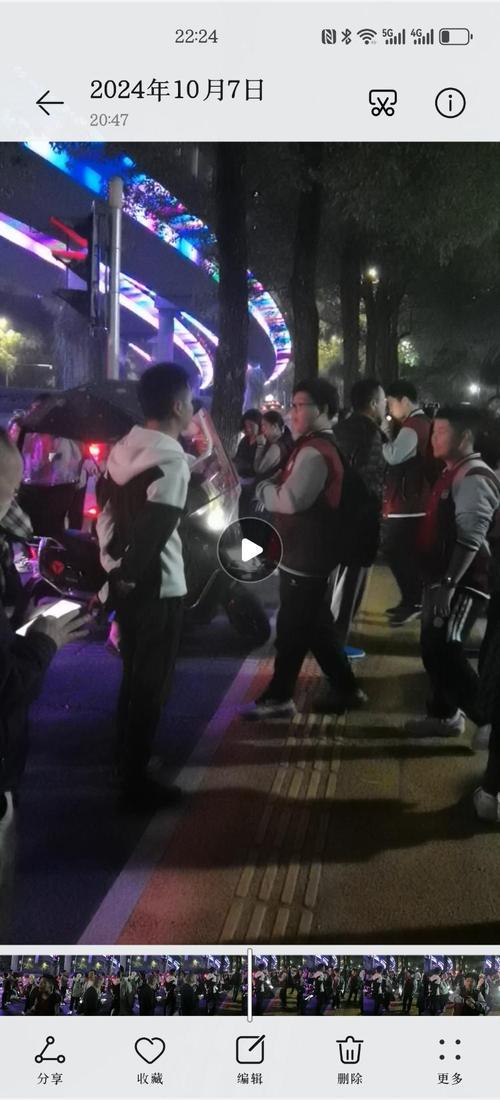 育才七年级学生步行，目的地何在？