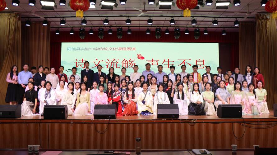 某校九年级如何弘扬传统文化？