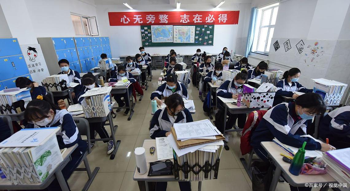 某校如何了解七年级学生？